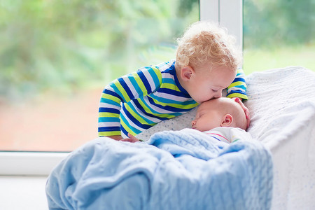 Dos bebés en casa, ¿y ahora cómo nos organizamos?