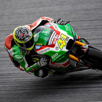 Aleix Espargaró será baja en Malasia y ya está de vuelta a España para ser operado 