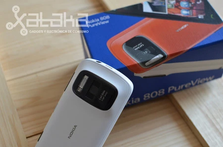 Nokia 808 Purereview