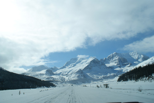 La carretera de los campos de hielo en Canadá: entre Montañas Rocosas y glaciares 