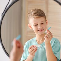 Lentillas en niños: a partir de qué edad pueden utilizarse y qué recomendaciones seguir para un uso seguro 