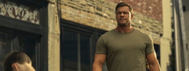 "Me he destrozado el cuerpo". Alan Ritchson ganó 14 kg y tuvo que someterse a una operación para su transformación en Reacher
 