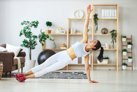 Cómo aplicar la sobrecarga progresiva si estamos entrenando en casa para seguir mejorando