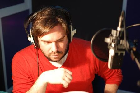 Matt Berry, de 'The IT Crowd', nos presenta, a viva voz, las principales novedades del próximo 'Worms Revolution'