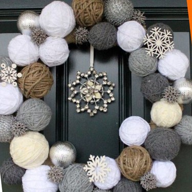 Adiós a las esferas de plástico o vidrio, este material económico, ecológico y elegante es la tendencia para Navidad 2025