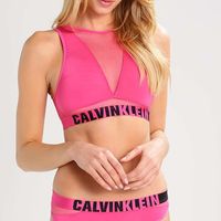 Top Calvin Klein rebajado un 55%, ahora en Zalando por 15,75 euros y los gastos de envío gratuitos