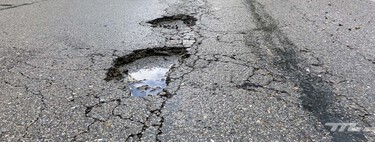 Si te has preguntado por qué a veces parece que hay más baches, la respuesta es la lluvia. Un ingeniero de caminos nos explica por qué pasa
