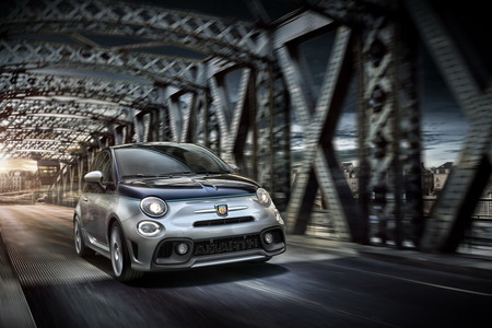Este Abarth 695 Rivale de 180 CV dice ser 'el escorpión más sofisticado de la historia'