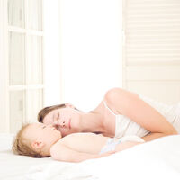 Nueve claves para un colecho seguro con bebés y niños 