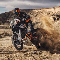KTM 1290 Super Adventure R: la maxitrail mantiene los mismos 160 CV pero saca sus garras más offroad, por 19.799 euros