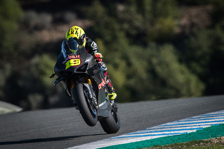Álvaro Bautista analiza la Ducati Panigale V4 R: "Tenemos ritmo pero hay margen de mejora"