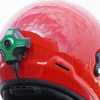 En Japón inventaron algo que promete convertir tu casco de moto en un caza de combate, y ya está a la venta 