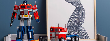 LEGO nos deleita con el Optimus Prime original, todo un Transformer capaz de mutar de robot a camión