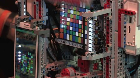 ¿Cuál ha sido el cubo de Rubik más grande resuelto por un robot?