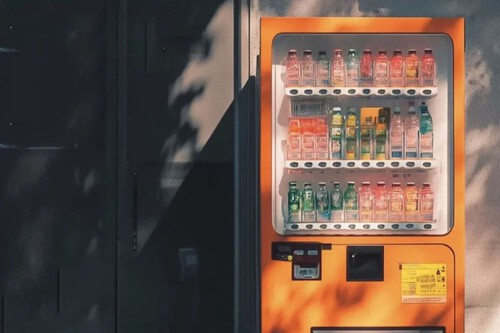 IA que controlava máquina de snacks teve prejuízo | Imagem: Andon Labs