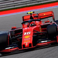 Charles Leclerc consigue su cuarta pole consecutiva y Carlos Sainz iguala su mejor resultado
