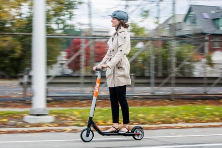 patinete eléctrico casco
