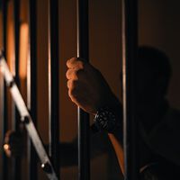 Pena de prisión para un padre que se quedó con la indemnización concedida a su hijo tras el fallecimiento de la madre 