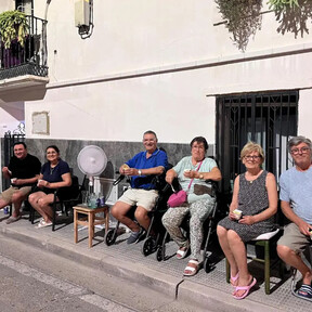 Este pueblo de Zaragoza ha vuelto a hacer historia batiendo su propio récord en salir a la fresca: "Convocamos a 200 vecinos y fuimos casi 400" 