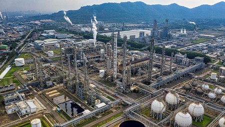 Refinería combustibles derivados del petróleo