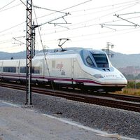 Que el AVE entre Madrid y Barcelona baje de dos horas es una muy buena noticia... y también un síntoma preocupante