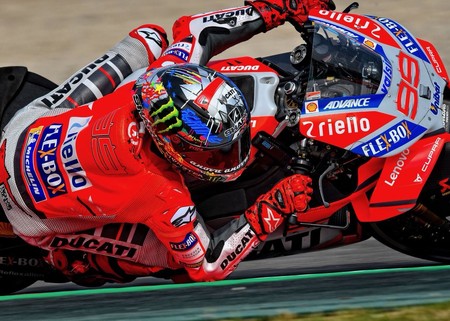 Jorge Lorenzo domina el primer día del GP de Catalunya ante el desastre de Marc Márquez