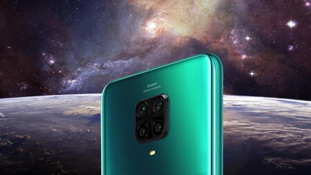 Una botella de plástico como trípode y un móvil Xiaomi de 150 euros es todo lo necesario para esta alucinante foto de un cohete ardiendo en la atmósfera