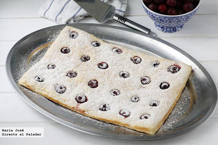 Coca menorquina de patata con cerezas. Receta
