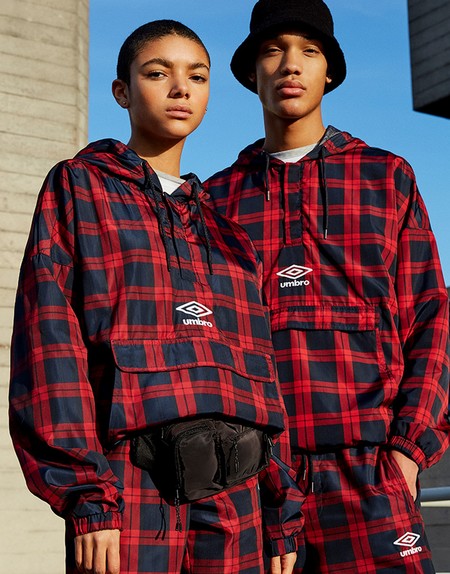 Pull&Bear y UMBRO llevan el tartán a las calles con una colección unisex