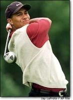 Tiger Woods molesto por el ruido de los móviles