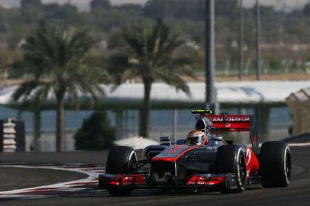 Lewis Hamilton, pole en el Gran Premio de Abu Dabi. Fernando Alonso, lejos, muy lejos