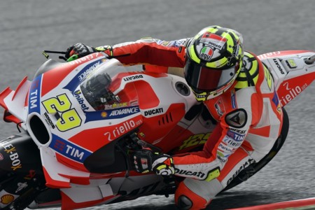 Andrea Iannone quiere ser primero a pesar de la sanción