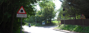 Esta placa de trânsito diferentona não existe no Brasil, mas guarda uma informação que todo motorista deve saber 