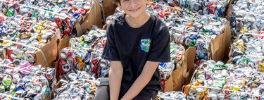 A história do menino de 13 anos que passa 20 horas por semana juntando latinhas: ele já reciclou 1,5 milhão e doou R$127 mil para caridade 