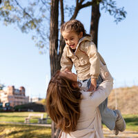 Cinco frases poderosas que los psicólogos recomiendan decir a los niños desde pequeños para reforzar su autoestima 