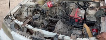 Un mexicano instaló un motor de una Italika a su Ford Escort con una botella de Coca como tanque: lo increíble es que supera los 70 km/h 