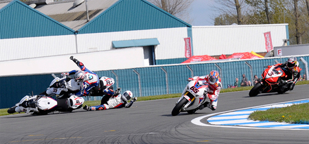 Superbikes Europa 2012: la avaricia de Melandri y la inocencia de Haslam dan la victoria a Johnny Rea