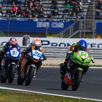 ¡De foto finish! Hugo De Cancellis le gana a Álvaro Díaz la segunda carrera de Supersport 300 en Assen