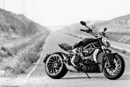 Erotismo mecánico de la mano de la nueva Ducati XDiavel