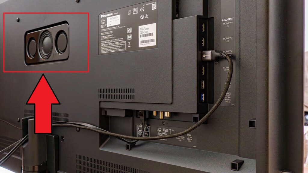 Si tu Smart TV tiene este tipo de altavoz en su parte trasera puede ser una gran ventaja. Esta es su utilidad y cómo sacarle partido