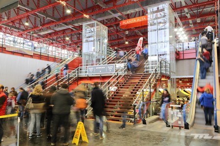 Ni la lluvia pudo con MotoMadrid: 40.000 visitantes pasaron por el salón comercial de la moto