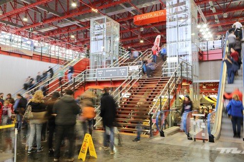 Ni la lluvia pudo con MotoMadrid: 40.000 visitantes pasaron por el salón comercial de la moto