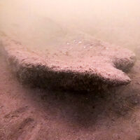 Un buzo se ofreció voluntario para limpiar de basura un lago de Wisconsin. En su lugar, descubrió en el fondo una canoa de 1.000 años 