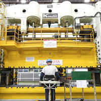 En 1934 Toyota estrenó una enorme máquina para hacer coches. Hoy la va a mover medio mundo para reírse de la obsolescencia programada