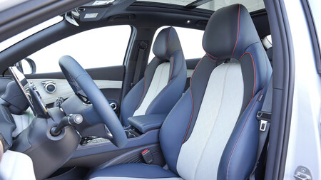 BYD Atto 3 asientos delanteros