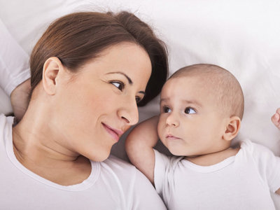 Si a tu bebé le cuesta descansar cuándo salís de viaje, tenemos un plan para ayudarte