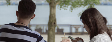 El último análisis sobre phubbing descoloca una idea asumida: el daño depende de cómo se percibe en la relación