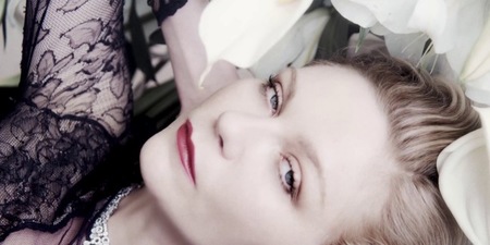 Kirsten Dunst, un jazmín negro divino para Bulgari