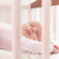 Es normal que el patrón de sueño de los bebés sea inconsistente durante los primeros años: estudio