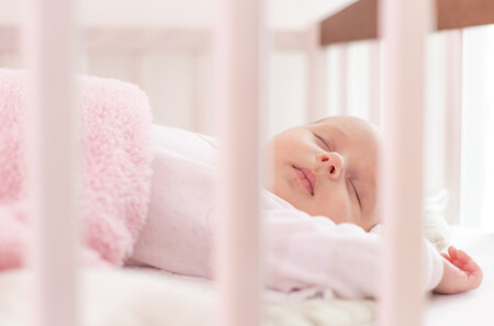Es normal que el patrón de sueño de los bebés sea inconsistente durante los primeros años: estudio